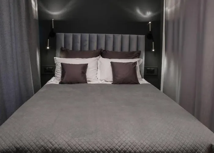 Apartment 4th Floor *